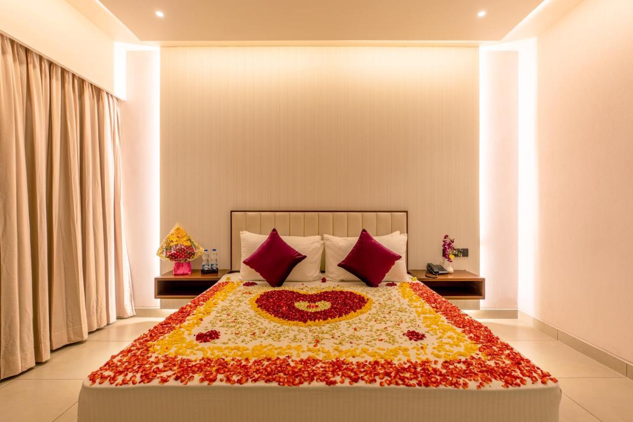 Hotel M Pro Palace Mysore - 12 Minutes To Mysore Palace Dış mekan fotoğraf