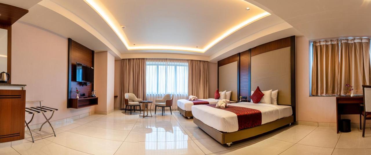 Hotel M Pro Palace Mysore - 12 Minutes To Mysore Palace Dış mekan fotoğraf