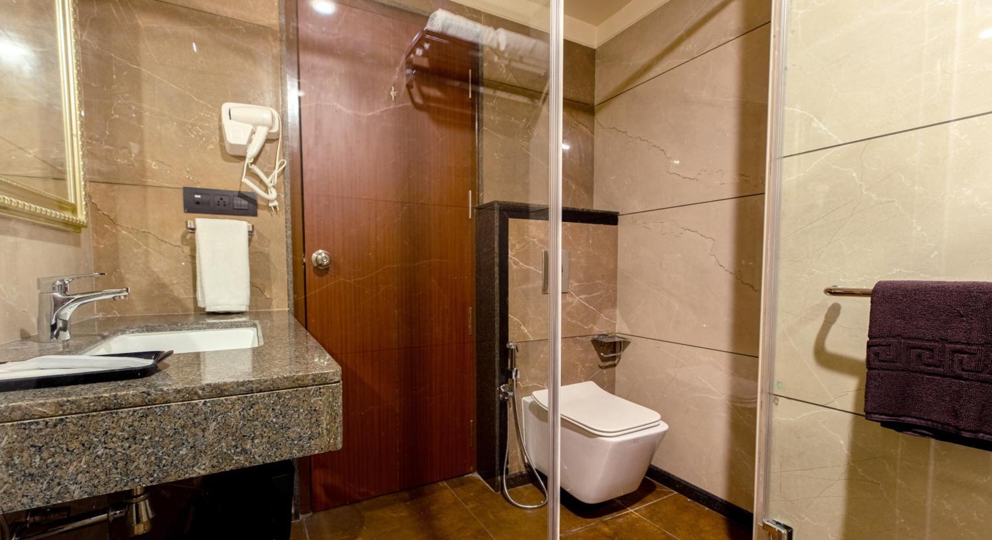 Hotel M Pro Palace Mysore - 12 Minutes To Mysore Palace Dış mekan fotoğraf