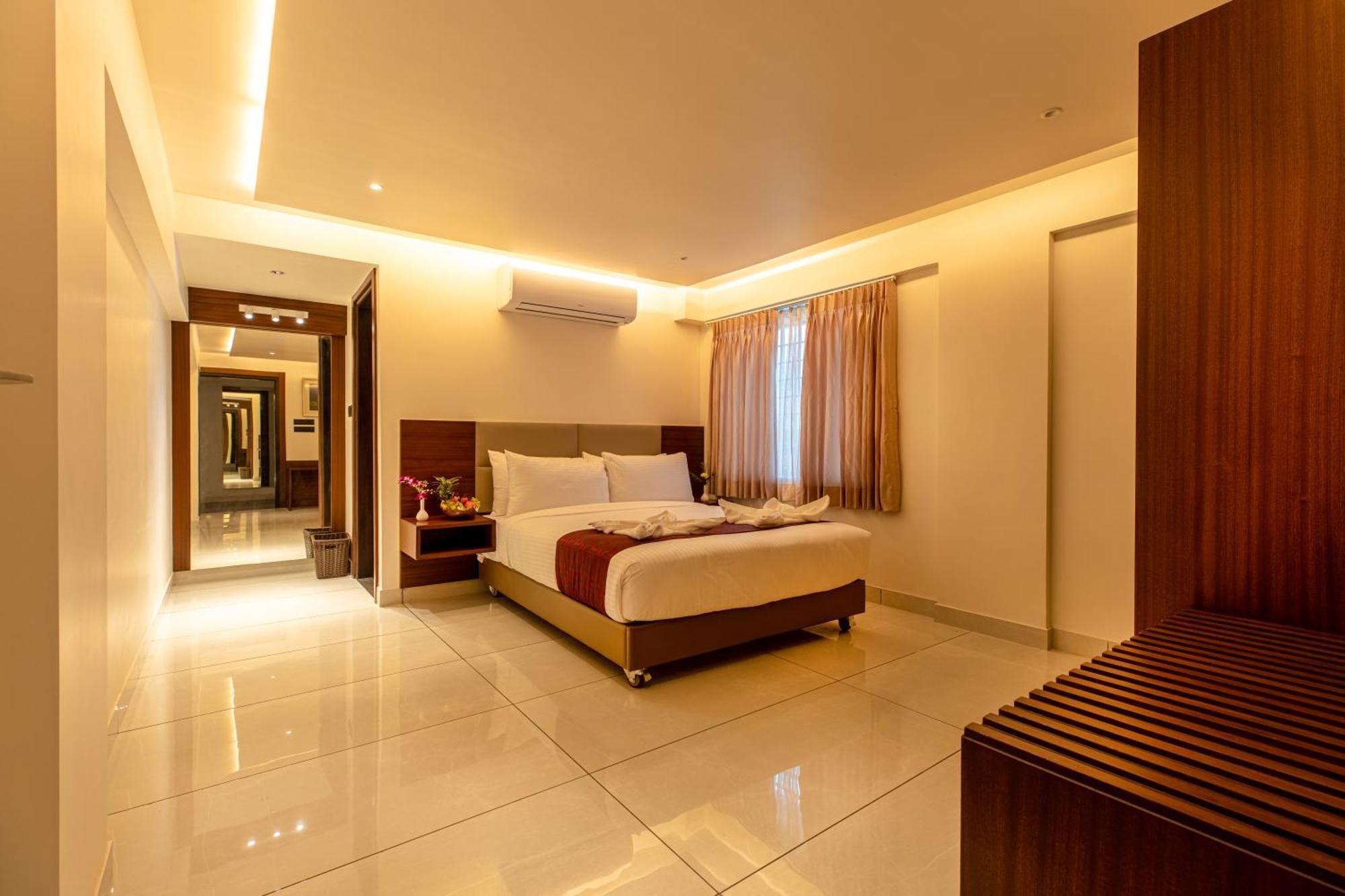 Hotel M Pro Palace Mysore - 12 Minutes To Mysore Palace Dış mekan fotoğraf
