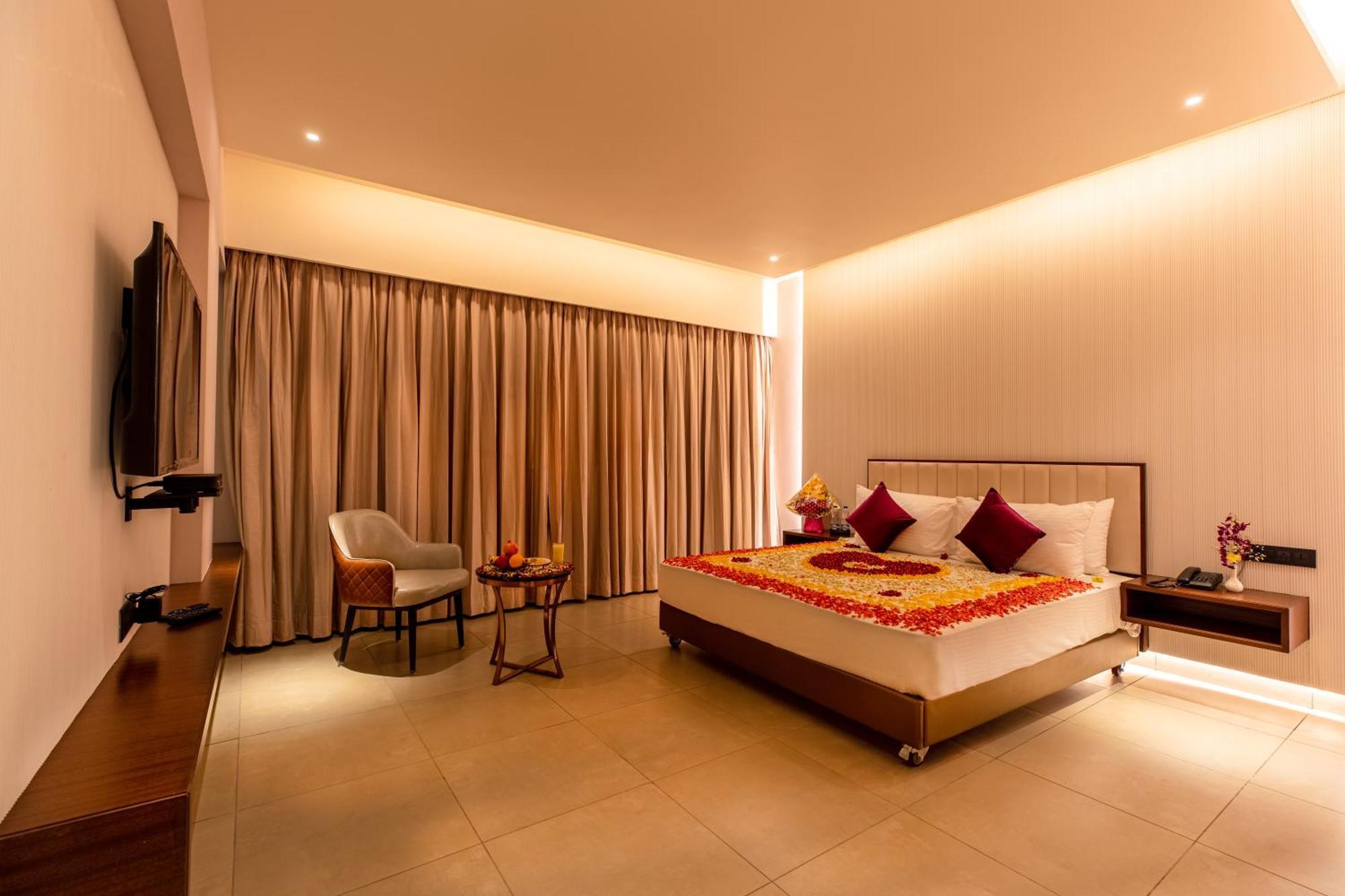 Hotel M Pro Palace Mysore - 12 Minutes To Mysore Palace Dış mekan fotoğraf