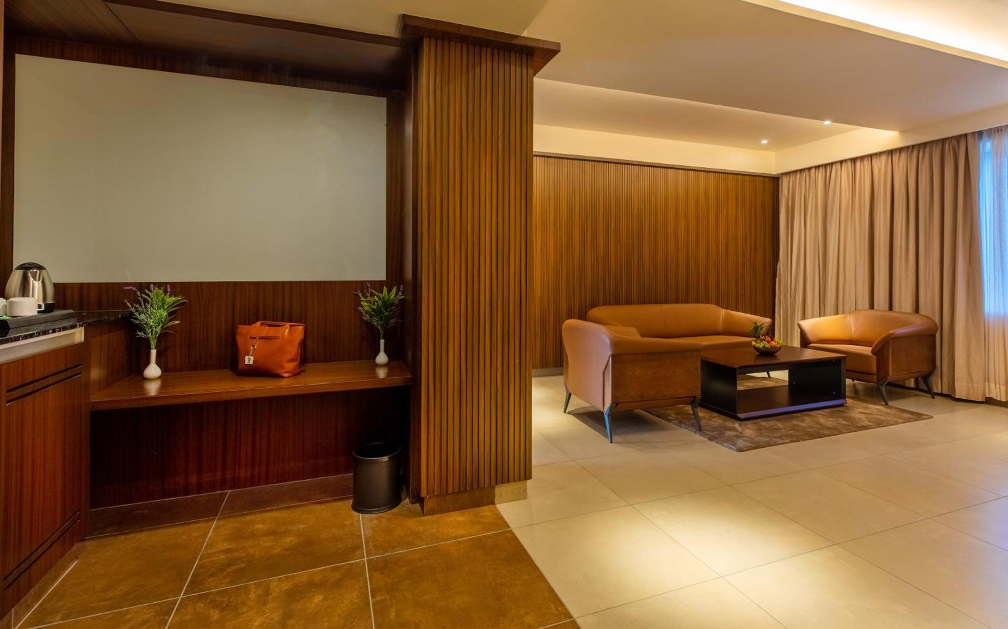 Hotel M Pro Palace Mysore - 12 Minutes To Mysore Palace Dış mekan fotoğraf